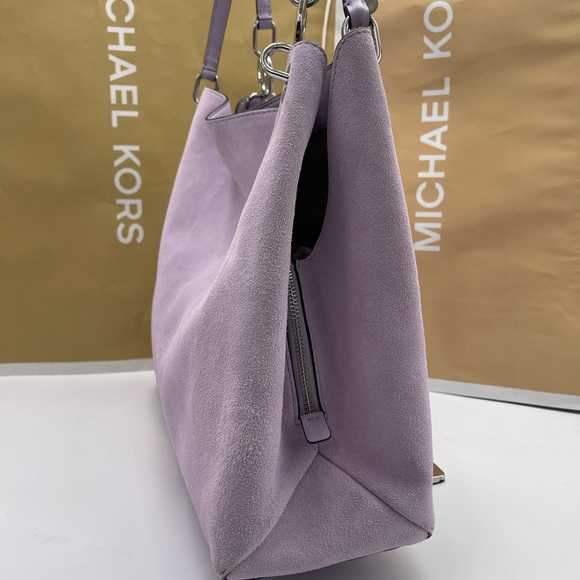 MICHAEL KORS Christina Lg Suede Triple Gasset Shoulder Tote Bg
Light Quartz 
NWT - Picture 4 of 16